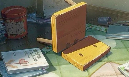 Silla que le regalo su mama a suzume lo unico que le dejo su madre tirado en el piso